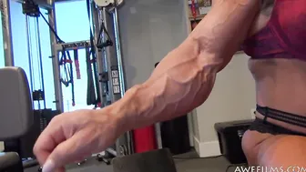 AY Goddess muscles