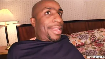 Gangster Ebony women blows penis
