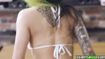 Stud cannot resist Paislet Paige charms as she starts seducing him