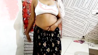 Solo Women Play with Vagina