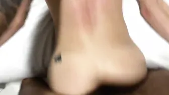 Je me fais prendre et remplir mon petit cul d’ado