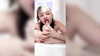 Toe Sucking Off Toes Job