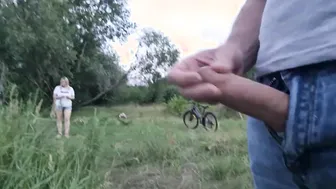 Man outside flash and jerkoff penis near unknown cunt with mouth OMG