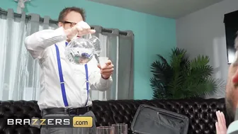 Brazzers - Emily right give a Hand Job to Tiny Hands before having her Twat Banged by his Gigantic Cock