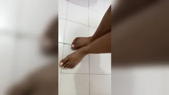Quiero que me Toques Los Pies