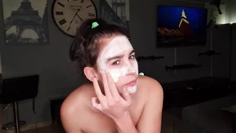 Gets a eye and face cum and piss treatment by penis while