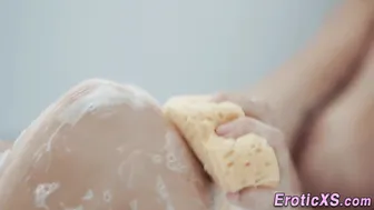 Bathing 18 vagina eaten and butt cumshot