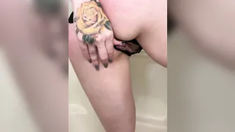 ASS PLUG PEE like a River