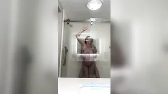 QUICK BANGED INSIDE HOTEL SHOWER