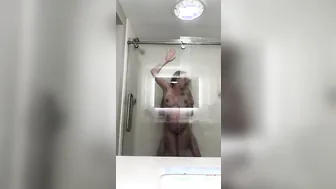 QUICK BANGED INSIDE HOTEL SHOWER