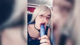 Punk chick offer you a Bj