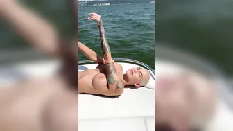 After Bathing the Bitch Wanted Sex and Finished Loudly