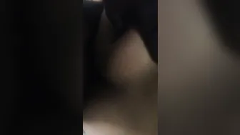 Une noire accepte de baiser dans les cages descaliers