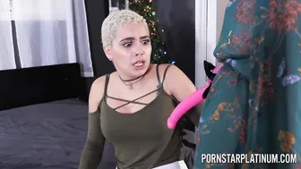 Eve Ellwood fucks Aaliyah Hadid with a strap on