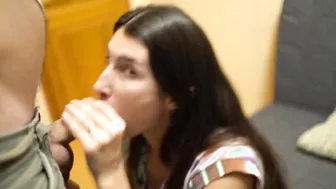 Sborrata into bocca da uno sconosciuto mentre io filmo tutto