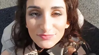 Sur un parking elle sempresse davaler son sperme