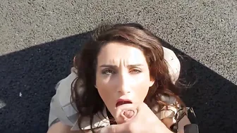 Sur un parking elle sempresse davaler son sperme