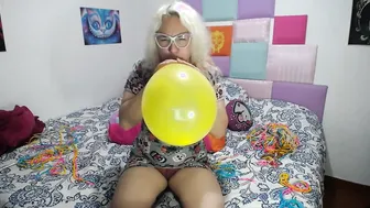 Balloon porn video – ElyRainbow Argentina Exploding a Gigantic Yellow Balloon