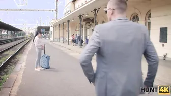 HUNT4K. For cash older dude permits stranger to boned his ravishing girlfriend