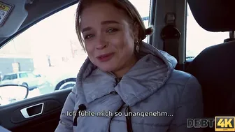 DEBT4k Schuldnerin Mit Süßem Gesicht Findet Sex Besser 