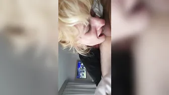 Kinky Skank Blows and Swallows her Cunt off Mn