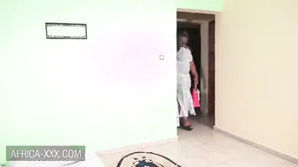 Curvy woman give a Bombshell reward to the bro carrying her groceries