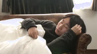 Kokone Mizutani (Rio Fujisaki) Lady-Luck Maid Tatsuya is fascinated by a married