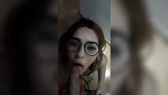 Julie Oliver Oral Inesperado com Gozada Na Cara