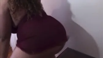 GAH DAYUM VIEW LIGHT SKIN AFRICAN POP HER PHAT BOOTY  SHOWING HOOTERS 