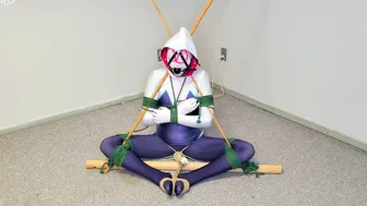 Spider-Gwens Fetish Escape Practice #2: Triangle Bound while gets Teased