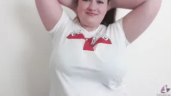 Sara Willis can Seduce you on Cam with her Gigantic Bouncing Hooters