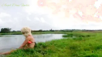 Bombshell Tight Booty Hoe into Nature having Fun