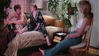 Retro Porn Paula Meadows offer Paul Thomas a Head while Stacey Donovan Watches