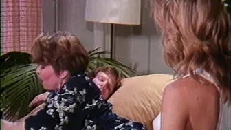 Retro Porn Paula Meadows offer Paul Thomas a Head while Stacey Donovan Watches