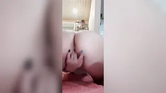 Baby Masturbates Twat with a Crustacean - LuciDuda