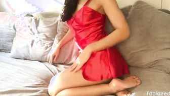 Masturbandome hasta Orgasmo en mi Mini Vestido Rojo - Morena