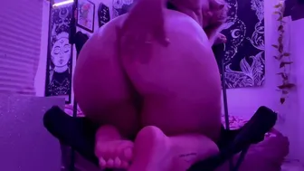 Oiled BBW Plays with Anal Beads