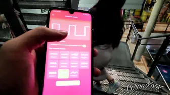 Mi Novio Toma El Control De Mi Vibrador y me Hace Mojar En El Centro Comercial