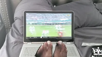 Humilating Toes Worship for NFL Bears Fans.