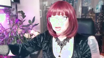 Rough homemade performance of a friendly mature whore with glasses