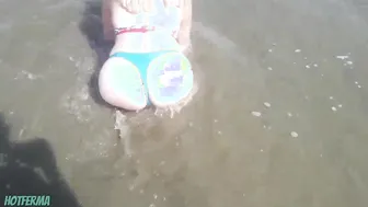 Cumming into the face of the Beauty beach