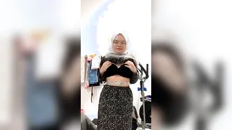 Awek melayu tudung belanja