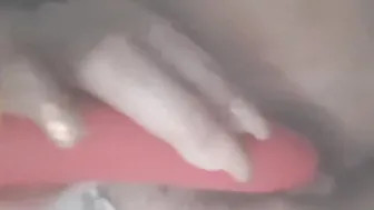 BEAUTY milf SQUIRTS ALL OVER BED