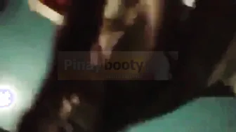 NAKASABI KAMI SA LIVING ROOM