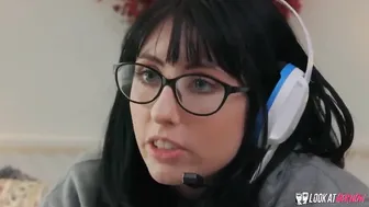 Daphne Dare - Gamer sluts
