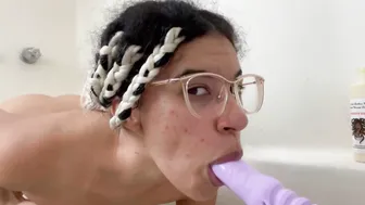 Automatic Thrusting Sex Toy Fucks my Face