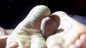 Amazingly Orgasmic Toejob through three different Pairs of Socks