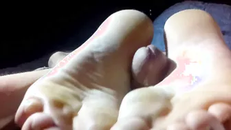 Amazingly Orgasmic Toejob through three different Pairs of Socks