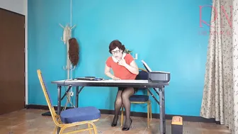 SEXRETARY Secretary Shows Cunt the Boss Shoots a Nude Secretary on Clip