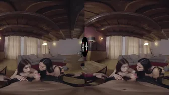 DARK ROOM VR - she is up for that Sensual look